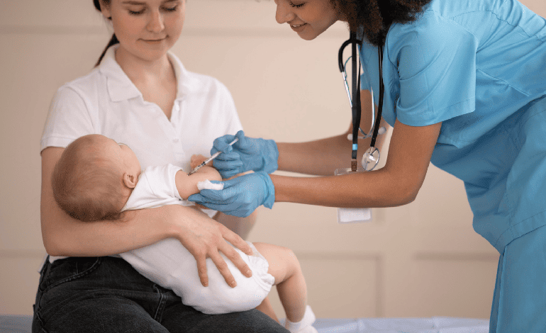 Control y aplicación de vacunas ofrecido por la Dra. Ingrid Kuhn: protegiendo la salud de tu hijo